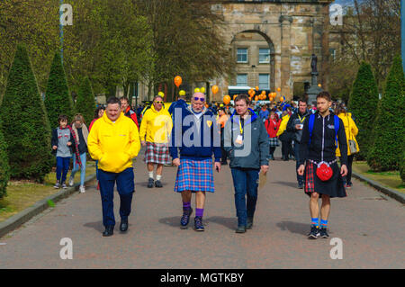 Glasgow, Scotland, UK. 29th April, 2018. Kiltwalk Glasgow 2018, a charity event where walkers have three distances to choose from, a Mighty Stride (23 miles), a Big Stroll (14 miles) or the Wee Wander (6 miles). This year involved 10,000 walkers and raised two million pounds for 600 charities. Pictured Peter Martin, Alan Rough, Sir Tom Hunter and Sean Batty. Credit: Skully/17�Թ����� Live News Stock Photo