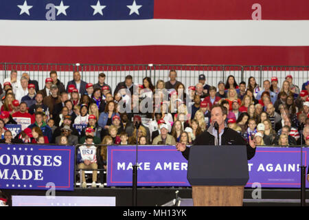 Washington Township, Michigan - Michigan Attorney General Bill Schuette speaks at President Donald Trump's campaign rally in Macomb County, Michigan.  Stock Photo