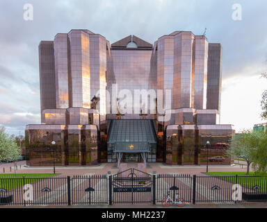 Quay West: A copper coloured reflective glass office building on the south side of the Greater Manchester Ship Canal at Salford Quays, Trafford, Great Stock Photo