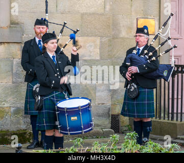 Drummer and bagpipe players, Haddington Pipe Band dressed in kilts, Corn Exchange, Place d'Aubigny, Court Street, East Lothian, Scotland, UK Stock Photo