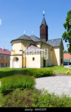 kostel Nejsvětější Trojice z 1134, Chlumec nad Cidlinou, Kralovehradecky kraj, Ceska republika / Holy Trinity church, Chlumec nad Cidlinou, Hradec Kra Stock Photo