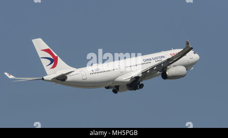Richmond, British Columbia, Canada. 27th Apr, 2018. A China Eastern Airlines Airbus A330-200 (B-8226) wide-body jet airliner airborne after take-off. Credit: Bayne Stanley/ZUMA Wire/Alamy Live News Stock Photo