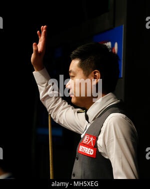 Sheffield, UK . 30th Apr, 2018. Ding Junhui of China waves to the audience before the second round match with Anthony McGill of Scotland at the World Snooker Championship 2018 at the Crucible Theatre in Sheffield, UK , Britain on April 30, 2018. Credit: Han Yan/Xinhua/Alamy Live News Stock Photo