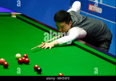 Sheffield, UK . 30th Apr, 2018. Ding Junhui of China competes during the second round match with Anthony McGill of Scotland at the World Snooker Championship 2018 at the Crucible Theatre in Sheffield, UK , Britain on April 30, 2018. Ding Junhui won 13-4. Credit: Han Yan/Xinhua/Alamy Live News Stock Photo