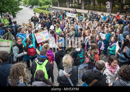 Ruesselsheim, Germany. 30th Apr, 2018. Hundreds of pupils and teachers take part in a demonstration against Sodexo, the new operator of their canteen outside of catering group Sodexo's headquarters in Ruesselsheim, Germany, 30 April 2018. The current operator Cantina Buen Barrio had lost the contract after a tender of the city of Frankfurt. Credit: Fabian Sommer/dpa/Alamy Live News Stock Photo