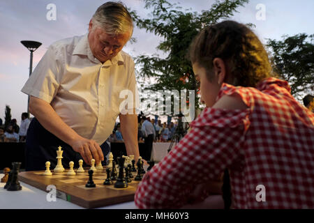 Jerusalem, Israel 30th April 2018. Russian State Duma member, chess grandmaster and former World Champion Anatoly Yevgenyevich Karpov giving a simultaneous exhibition with young Israeli participants during a simul display marking Israel's 70th anniversary in Jerusalem Stock Photo