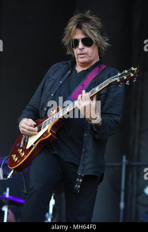 SUNRISE FL - APRIL 29: Dean DeLeo of Stone Temple Pilots performs ...