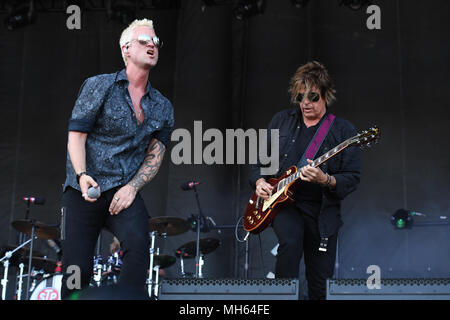 SUNRISE FL - APRIL 29: Jeff Gutt and Dean DeLeo of Stone Temple Pilots perform at Markham Park on April 29, 2018 in Sunrise, Florida.   People:  Jeff Gutt, Dean DeLeo Stock Photo