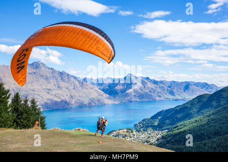 Queenstown South Island new zealand tandem paragliding experience jumping from bob's peak above Lake wakatipu queenstown new zealand south island nz Stock Photo