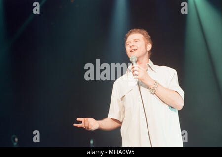 Simply Red, British soul and pop band in concert, Cardiff Castle, Cardiff, Wales, Saturday 24th July 1999.  Our picture shows ... lead singer and songwriter Mick Hucknall. Stock Photo