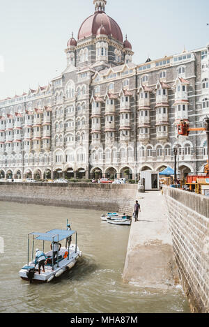 The Taj Mahal Palace overlooking the water in Mumbai, India Stock Photo