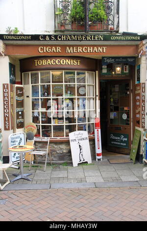 C&S Chamberlen: Tobacconists and Cigar Merchants situated in George Street, Hastings Old Town, Hastings, Sussex, England, UK, PETER GRANT Stock Photo