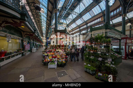 Flower stalls and interior of Leeds' huge Kirkgate Indoor market Stock Photo