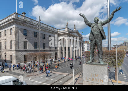 Jim Larkin statue holds his hands aloft outside the GPO on O'Connell Street, Dublin, Ireland. Stock Photo