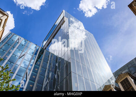 New Court, St Swithin's Lane, EC4, the iconic modern headquarters building of bankers N M Rothschild & Sons, financial district of the City  of London Stock Photo