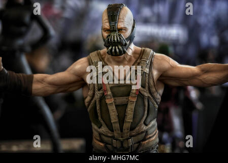 Bane tom hardy hi-res stock photography and images - Alamy