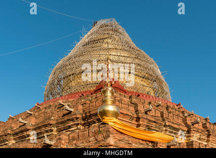 Gilded stupa of Dhammayazaka Temple damaged in earthquake, Bagan, Myanmar (Burma) Stock Photo