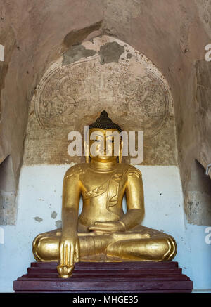 Buddha statue at Gawdawpalin Temple (Gaw Daw Palin Paya), Old Bagan, Myanmar (Burma) Stock Photo