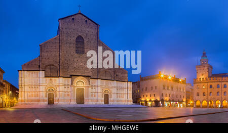 Bologna - The Basilica di San Petronio, Palazzo Comunale and Piazza Maggiore square in morning dusk Stock Photo