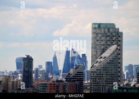 Emirates Cable Car and The MBNA Thames Clipper Stock Photo