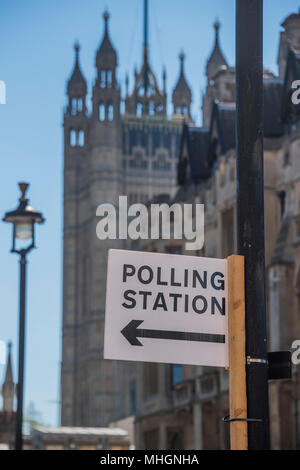 London, UK. 1st May 2018. Polling Station signs point to central hall Westminster, a stones throw from Parliament and government offices. Preparations for Local elections which will take place on 3 May 2018 in 32 London boroughs. Credit: Guy Bell/Alamy Live News