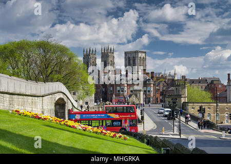 York, England, 1st May, 2018, Lendal Bridge, York Minster and the Bar Walls in early morning spring sunshine. Credit: John Potter/Alamy Live News Stock Photo