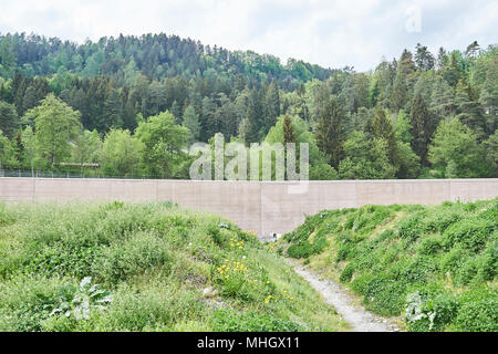 Cazis, Switzerland, 1st May 2018. Prison wall during the media event on the topping out of the new penal institution Realta in Cazis. Credit: Rolf Simeon/Alamy Live News Stock Photo