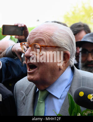 Paris, France. 1st May, 2018. Jean-Marie Le Pen at The Statue of Jeanne D'Arc during a May Day in Paris, France on May 1, 2018 Credit: Avenir Pictures/Alamy Live News Stock Photo