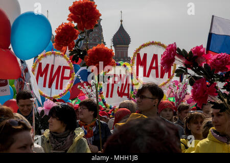 Moscow, Russia. 1st May, 2018.  A rally held by trade unions in Red Square marks International Workers' Day in central Moscow, Russia. The banners read 'Peace! May! Labour!' Credit: Nikolay Vinokurov/Alamy Live News Stock Photo