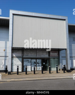 Reading, United Kingdom - April 21 2018:   The front of an empty store in Brunel Retail Park Stock Photo