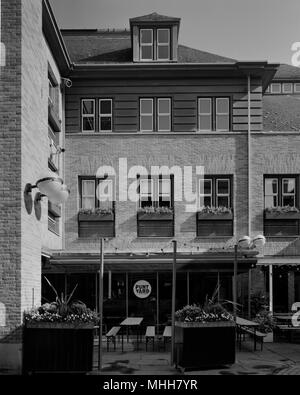 Punt Yard Restaurant in the courtyard of the Quayside in Cambridge Stock Photo