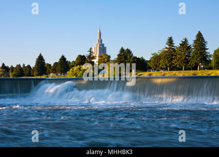 Idaho Falls Temple next to Snake River in Idaho Falls Stock Photo