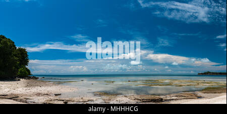 Siamil island Sipadan, Borneo, Malaysia Tropical turquoise paradise white sandy beach panorama Stock Photo