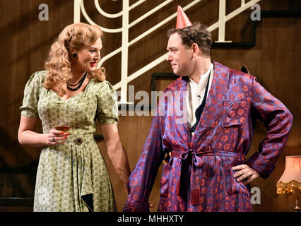 Katherine Kingsley (playing Liz Essendine) and Rufus Hound (playing Garry Essendine) in Present Laughter by Noel Coward, Chichester Festival Theatre Stock Photo