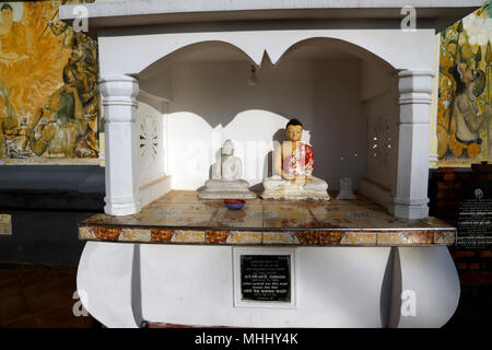 makulana temple pothubowa mawathagama north west province sri lanka statues of buddha in dhyana mudra and seated in the virasana posture Stock Photo