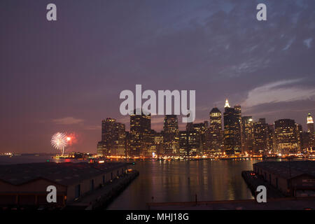 4th of July Fireworks by Downtown Manhattan view from Brooklyn, NY USA 2006 Stock Photo