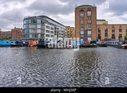 Late afternoon view of Battlebridge Basin and colourful narrowboats on the Regent's Canal, near King's Cross, London, UK Stock Photo