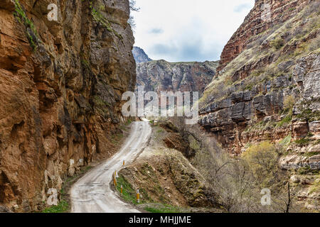 The road through the canyon leading to the village of Khinalig Stock Photo