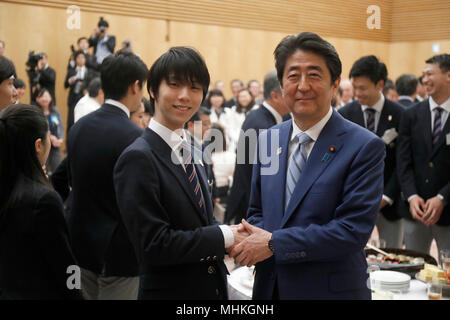 (L-R) Yuzuru Hanyu, Shinzo Abe, Japanese Delegation for PyeongChang 2018 Olympic and Paralympic attend the convivial party after the testimonial presentation ceremony at Prime Minister's official residence in Tokyo, Japan on April 26, 2018. (Photo by AFLO SPORT) Stock Photo