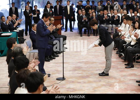 (L-R) Shinzo Abe, Nao Kodaira, Japanese Delegation for PyeongChang 2018 Olympic and Paralympic attend the testimonial presentation ceremony at Prime Minister's official residence in Tokyo, Japan on April 26, 2018. (Photo by AFLO SPORT) Stock Photo