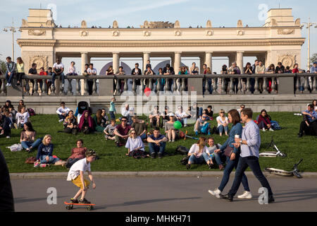 Moscow, Russia. 1st May, 2018. Visitors during the opening of the 90th summer season in Gorky Park in Moscow, Russia Stock Photo