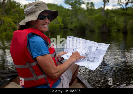 NC01802-00...NORTH CAROLINA - Navagiting the canoe through Merchants Mill Pond State Park. Stock Photo