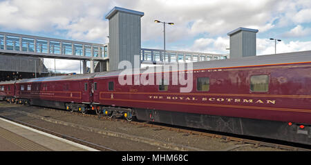 Royal Scotsman Train & engine Belmond 66746 in Perth Railway station Stock Photo