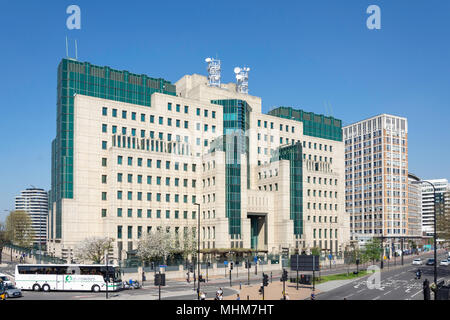 Secret Intelligence Service (MI6) Headquarters building, Vauxhall Cross, Vauxhall, London Borough of Lambeth, Greater London, England, United Kingdom Stock Photo