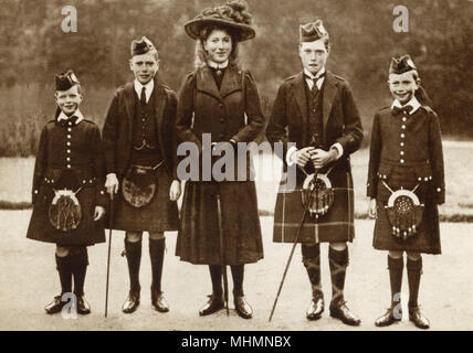 Five of the children of King George V: (from left) Prince George, Prince Albert (later King George VI) Princess Mary, Prince Edward - Prince of Wales (later King Edward VIII), and Prince Henry, Duke of Gloucester. Photograph likely to have been taken at the Royal residence of Balmoral in Scotland.     Date: 1911 Stock Photo