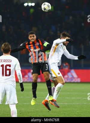 KHARKIV, UKRAINE - FEBRUARY 21, 2018: Taison of Shakhtar Donetsk (L) fights for a ball with Kevin Strootman of AS Roma during their UEFA Champions Lea Stock Photo