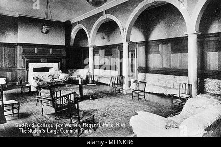 Students' Large Common Room, Bedford College for Women, Regents Park, London.      Date: circa 1910s Stock Photo
