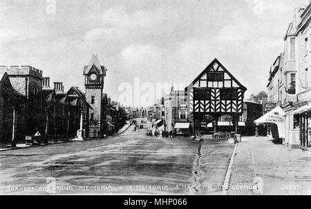 Market Place and Old Market House, Ledbury, Herefordshire, with the Barrett Browning Memorial and War Memorial.       Date: circa 1910s Stock Photo