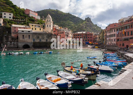 The beach,  harbour and the piazza, Vernazza, Cinque Terre, Liguria, italy Stock Photo