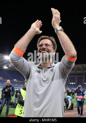 Liverpool manager Jurgen Klopp walks out to meet the Liverpool fans after reaching the Champions League Final after the UEFA Champions League, Semi Final, Second Leg at the Stadio Olimpico, Rome. Stock Photo